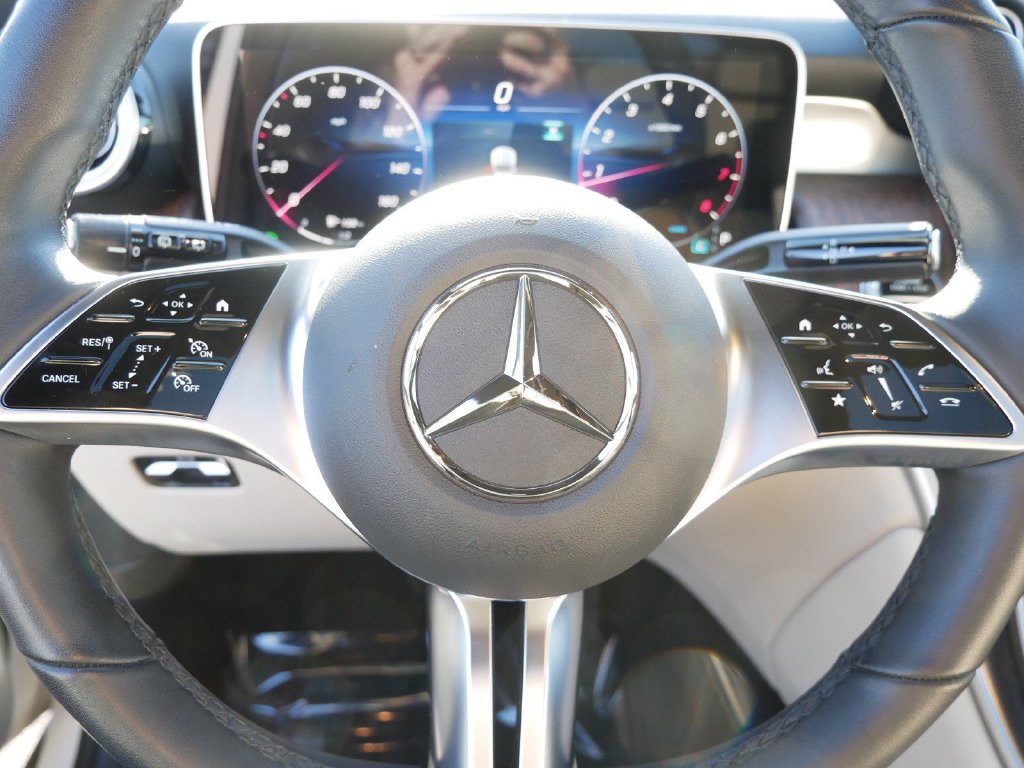 Used 2025 Mercedes-Benz GLC 300 4MATIC image 18