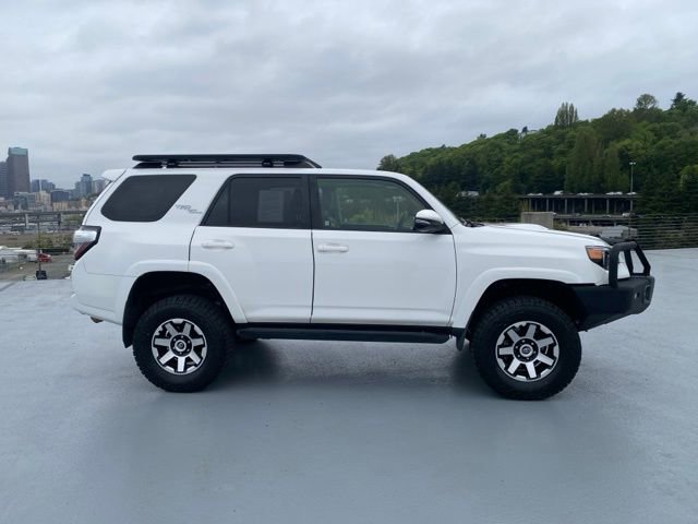 Used 2018 Toyota 4Runner TRD Off-Road Premium AWD/4WD image 2