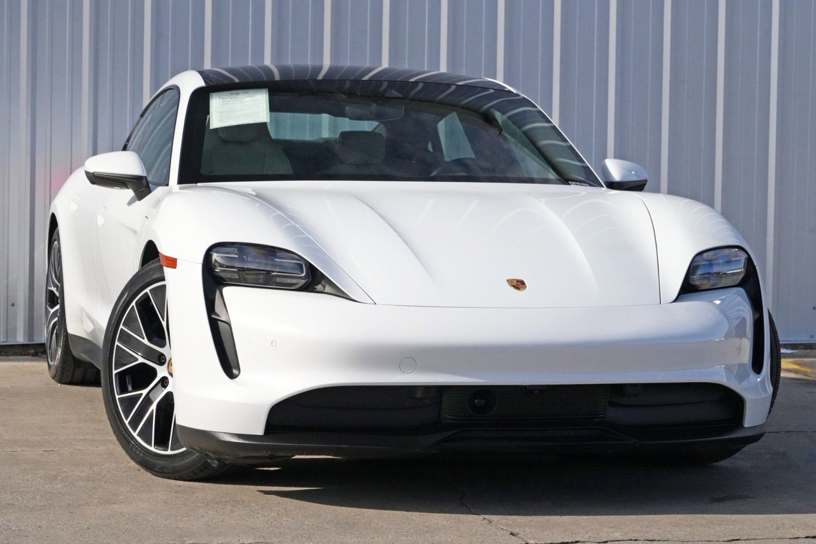 Used 2023 Porsche Taycan 4S w/ Premium Package image 4