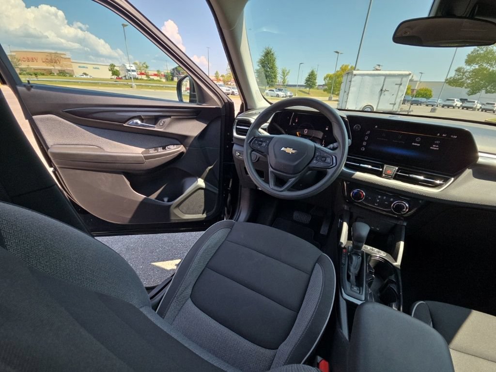 Used 2025 Chevrolet TrailBlazer LT FWD image 21