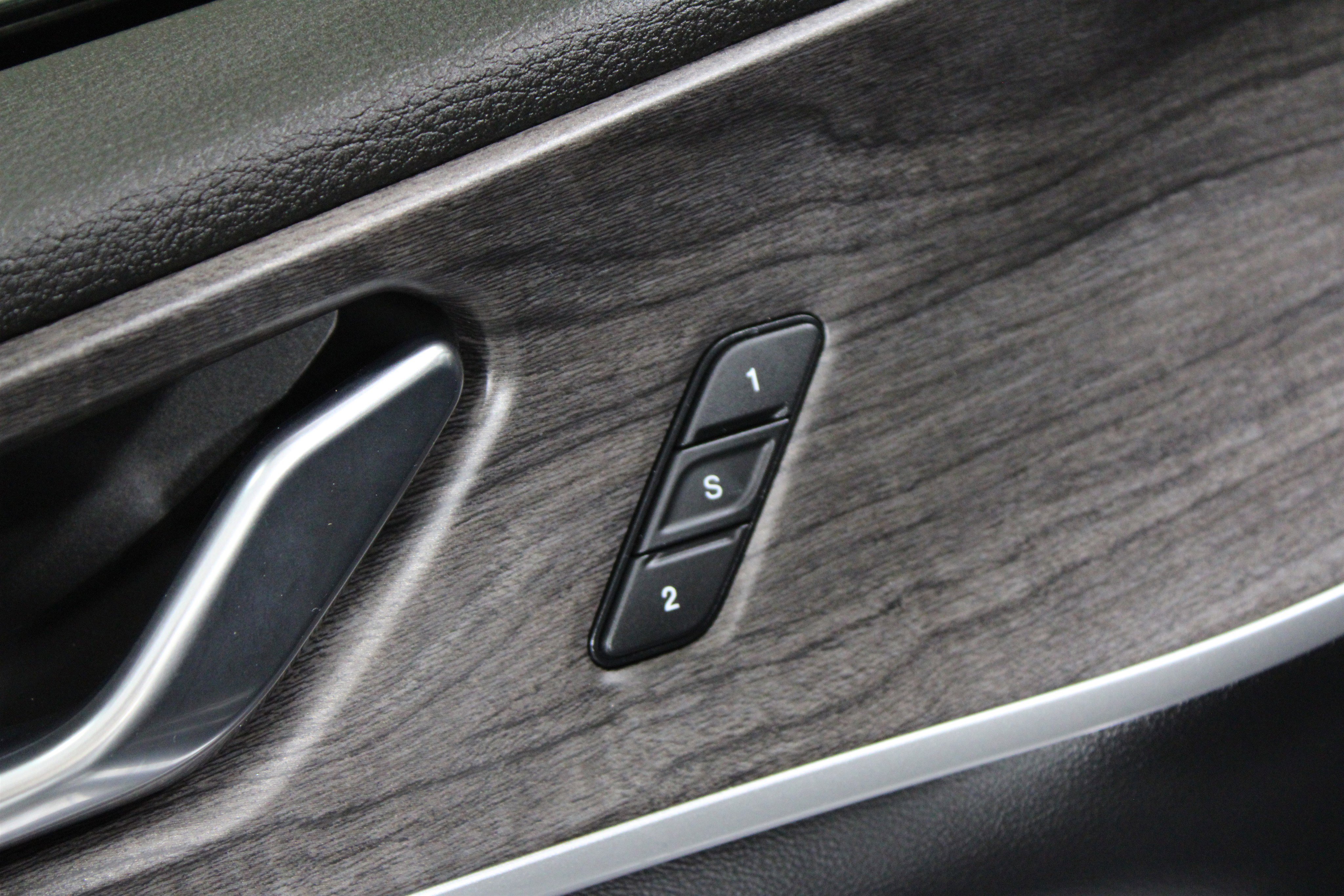 Used 2024 Jeep Grand Cherokee L Limited w/ Black Appearance Package image 8