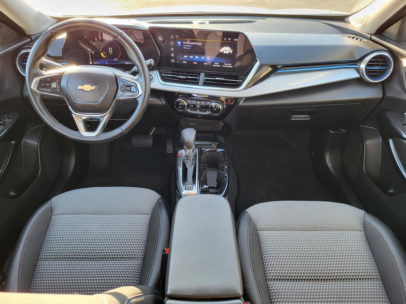 Used 2025 Chevrolet Trax LT w/ LT Convenience Package image 14