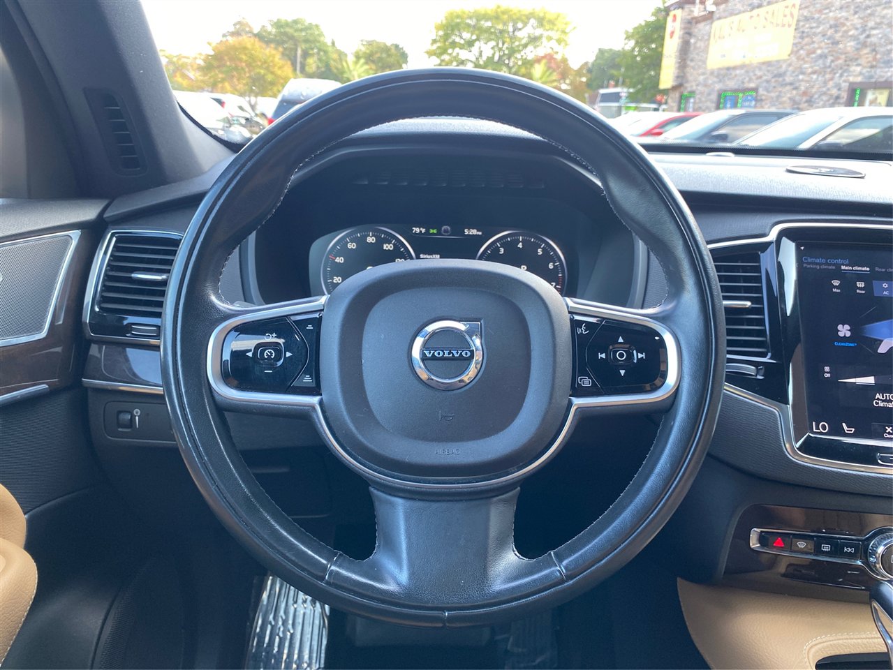 Used 2018 Volvo XC90 T6 Momentum w/ Convenience Package image 29