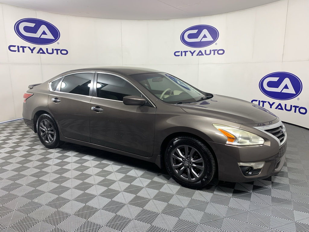 Used 2015 Nissan Altima 2.5 S w/ Sport Value Package image 1