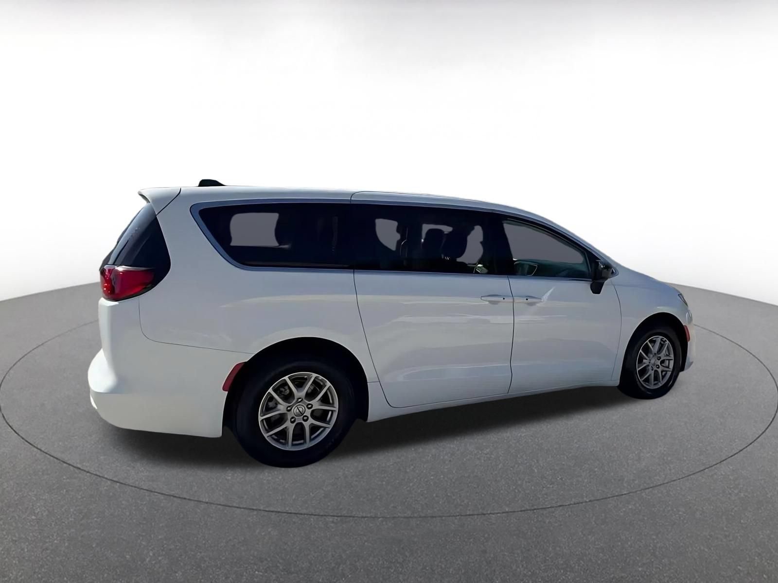 Used 2024 Chrysler Voyager LX FWD image 13