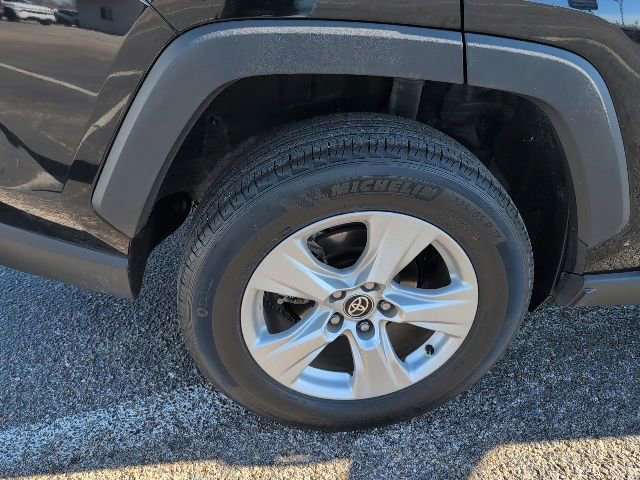 Used 2021 Toyota RAV4 XLE image 3