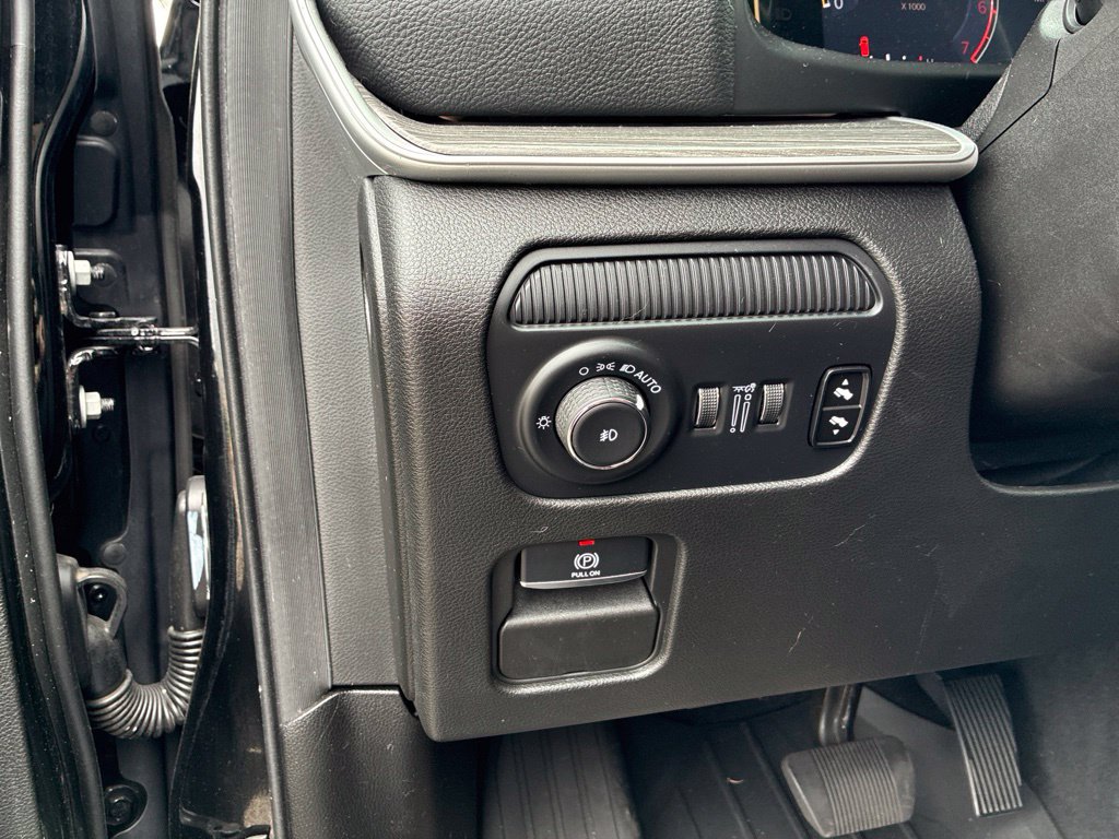 Used 2024 Jeep Wagoneer Series III AWD/4WD image 12
