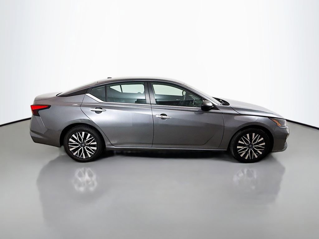 Used 2024 Nissan Altima 2.5 SV image 8