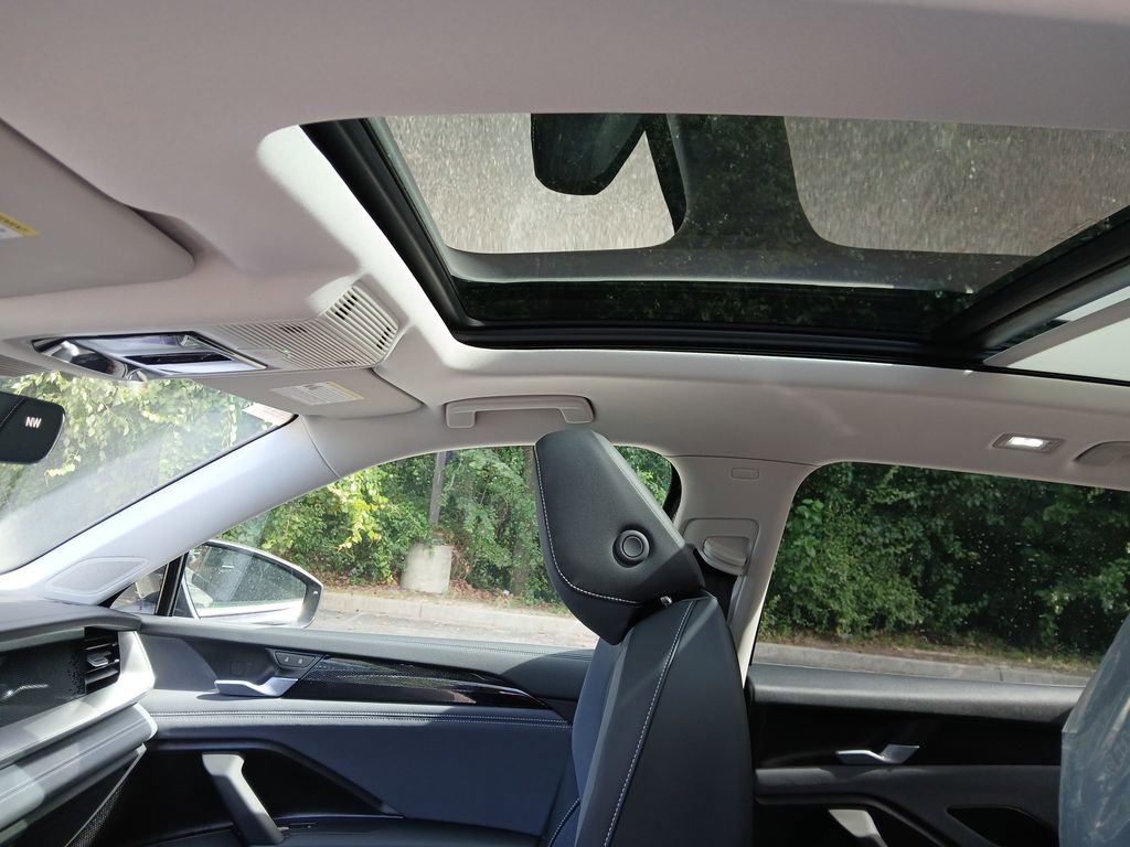 New 2025 Volkswagen Tiguan SE image 20