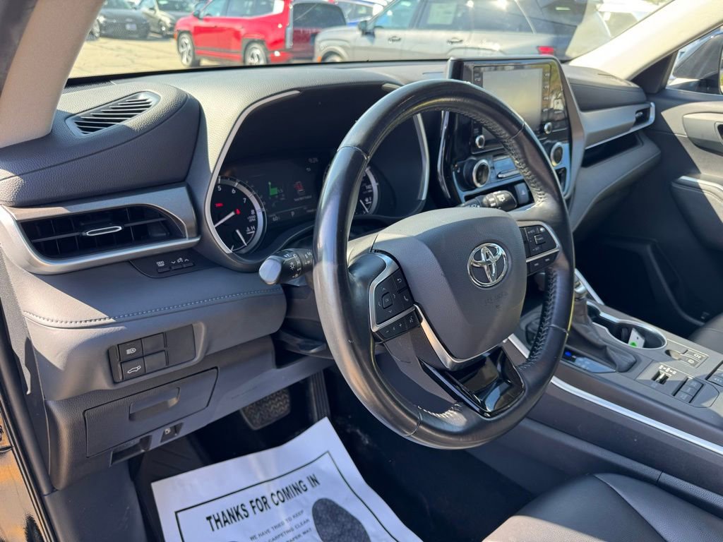 Used 2020 Toyota Highlander XLE AWD/4WD image 17