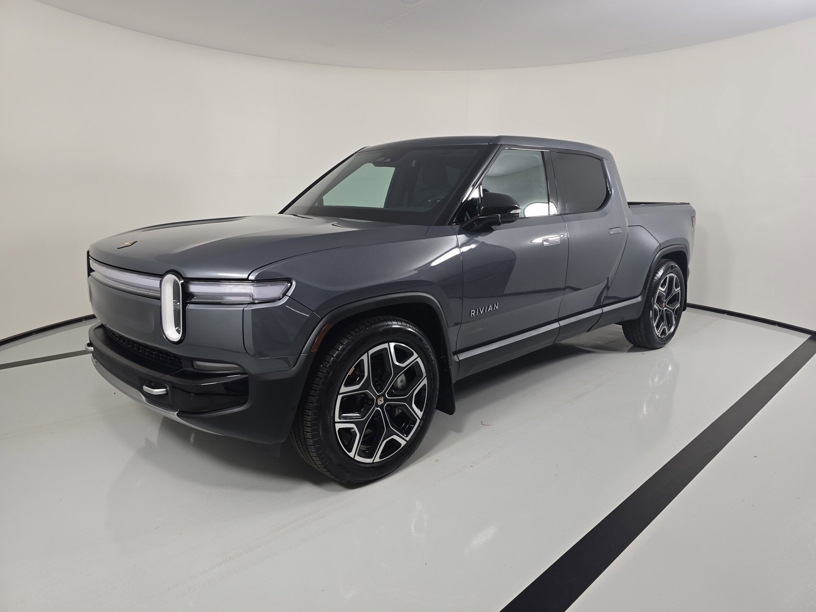 Used 2025 Rivian R1T Adventure AWD/4WD image 1