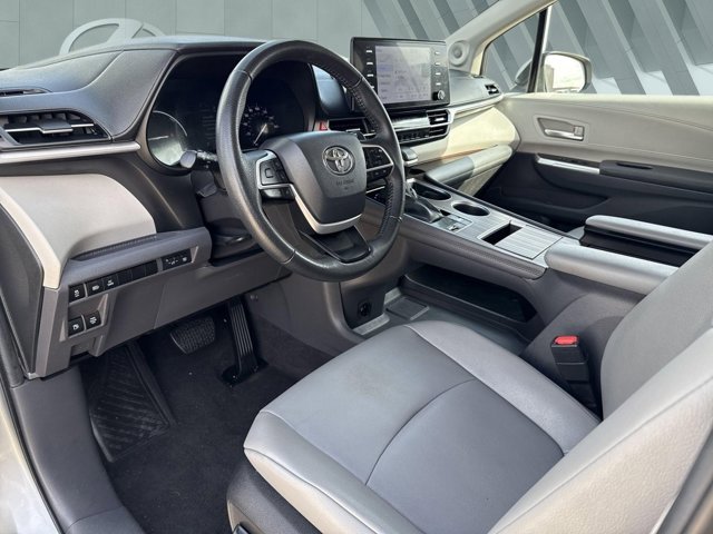 Used 2024 Toyota Sienna XLE w/ XLE Plus Package FWD image 10