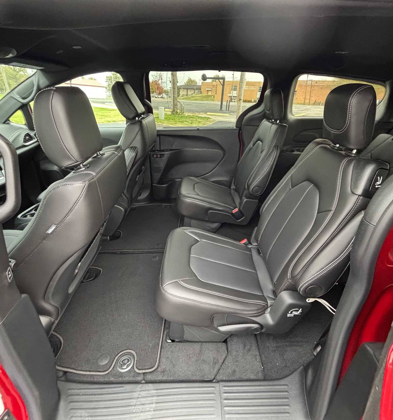 New 2026 Chrysler Pacifica Select FWD image 18