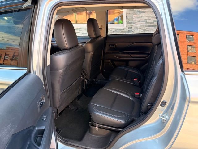 Used 2020 Mitsubishi Outlander SE AWD/4WD image 16