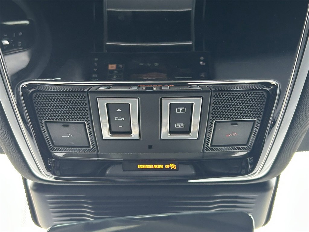 Used 2025 Land Rover Range Rover Velar Dynamic SE image 20