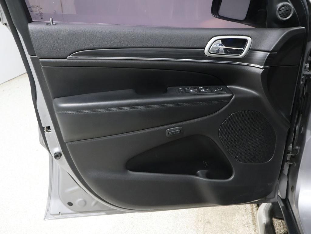 Used 2019 Jeep Grand Cherokee Limited image 13