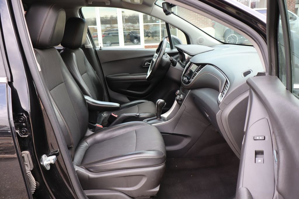 Used 2019 Chevrolet Trax LT w/ LT Convenience Package image 38