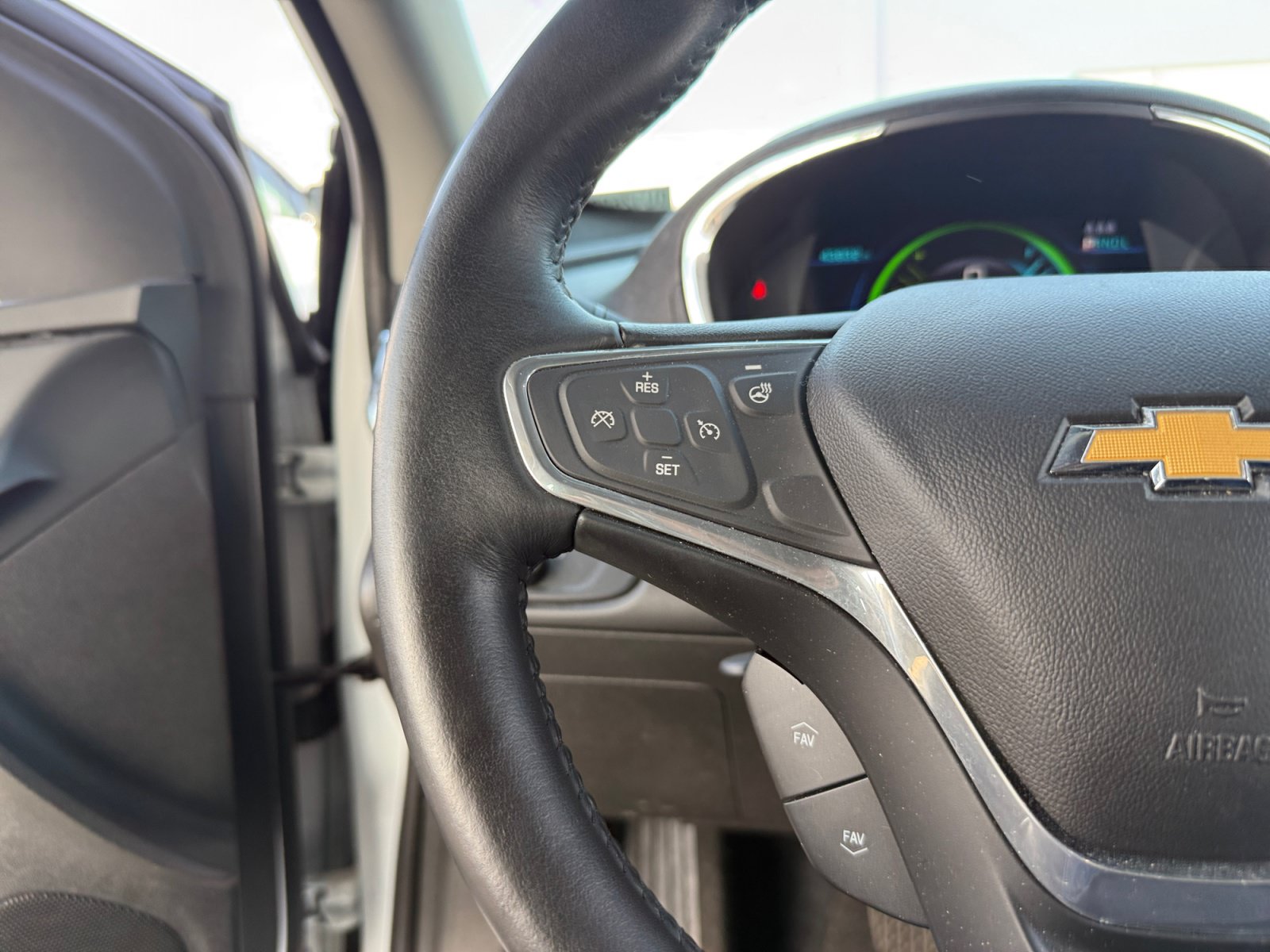 Used 2016 Chevrolet Volt Premier w/ Driver Confidence Package FWD image 16