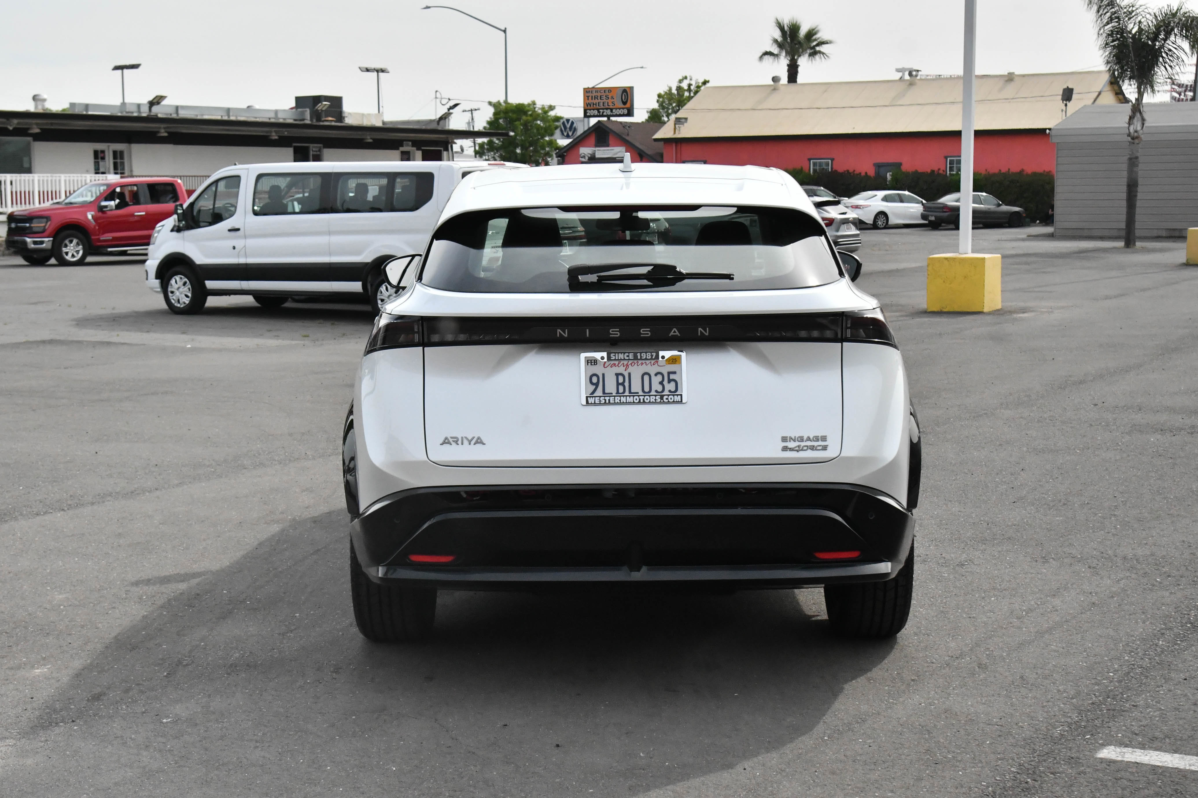 Used 2023 Nissan Ariya AWD image 7