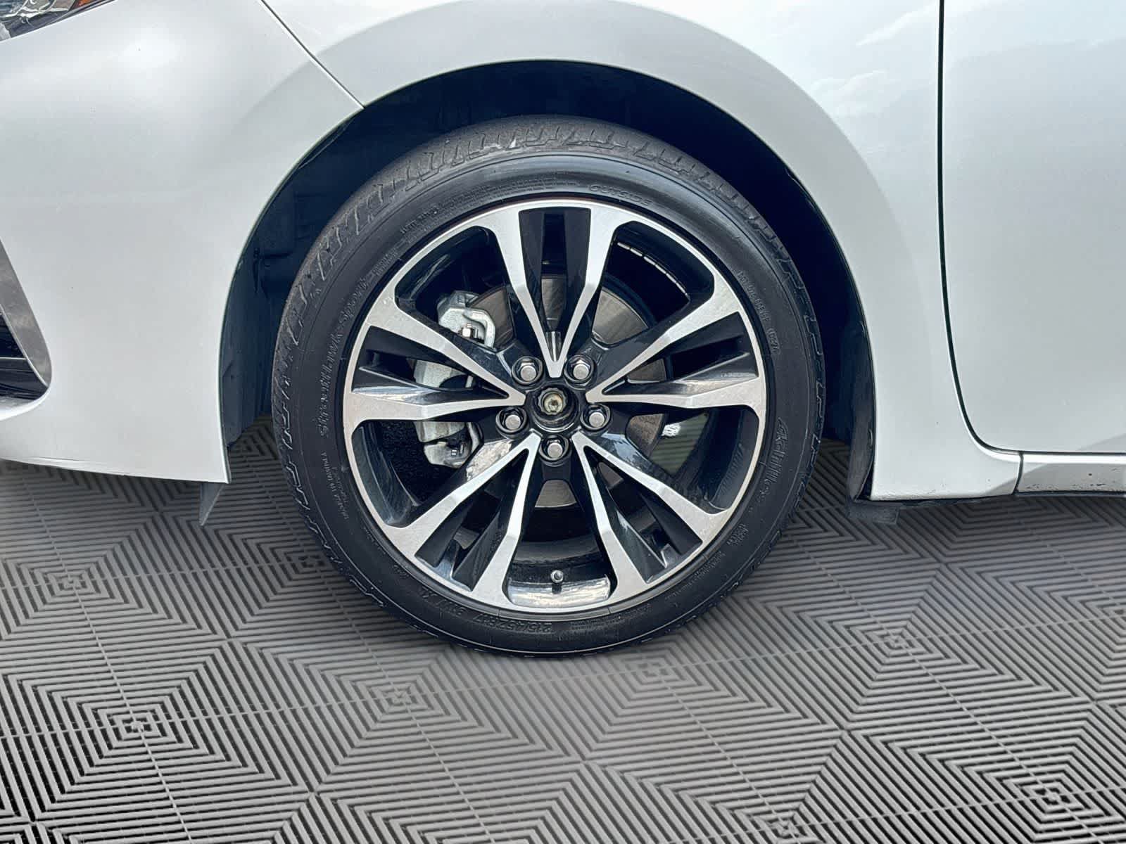 Used 2017 Toyota Corolla SE 50th Anniversary FWD image 31