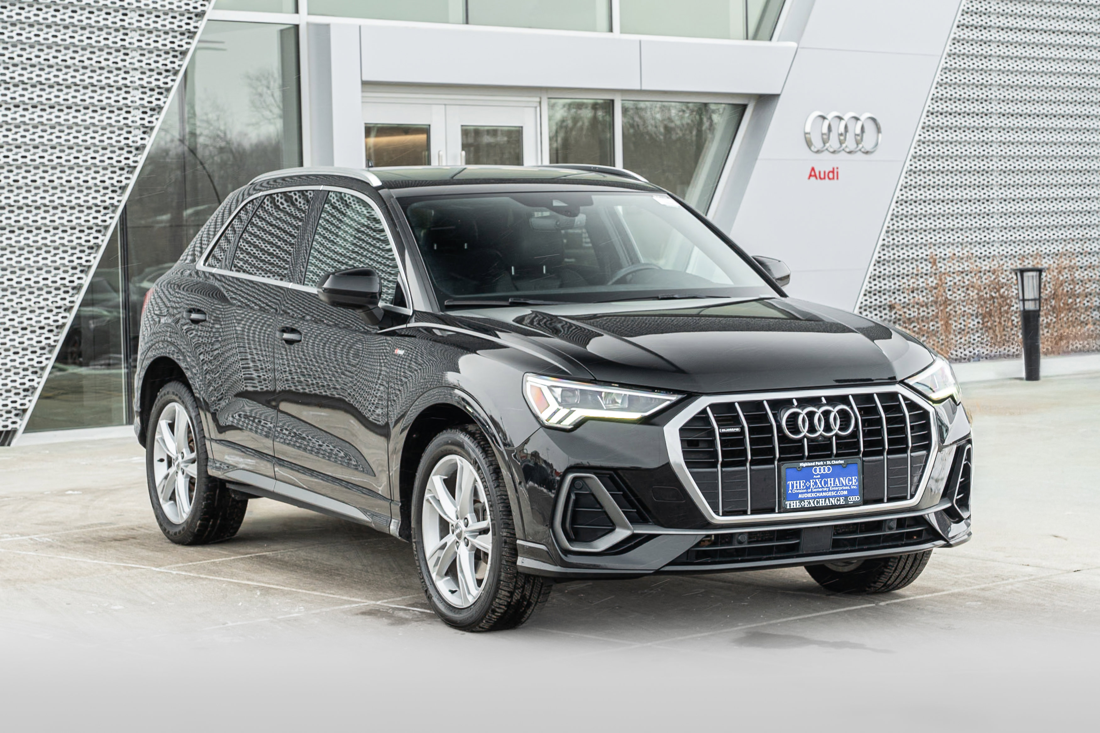 Used 2020 Audi Q3 2.0T Prestige w/ Prestige Package AWD/4WD image 2