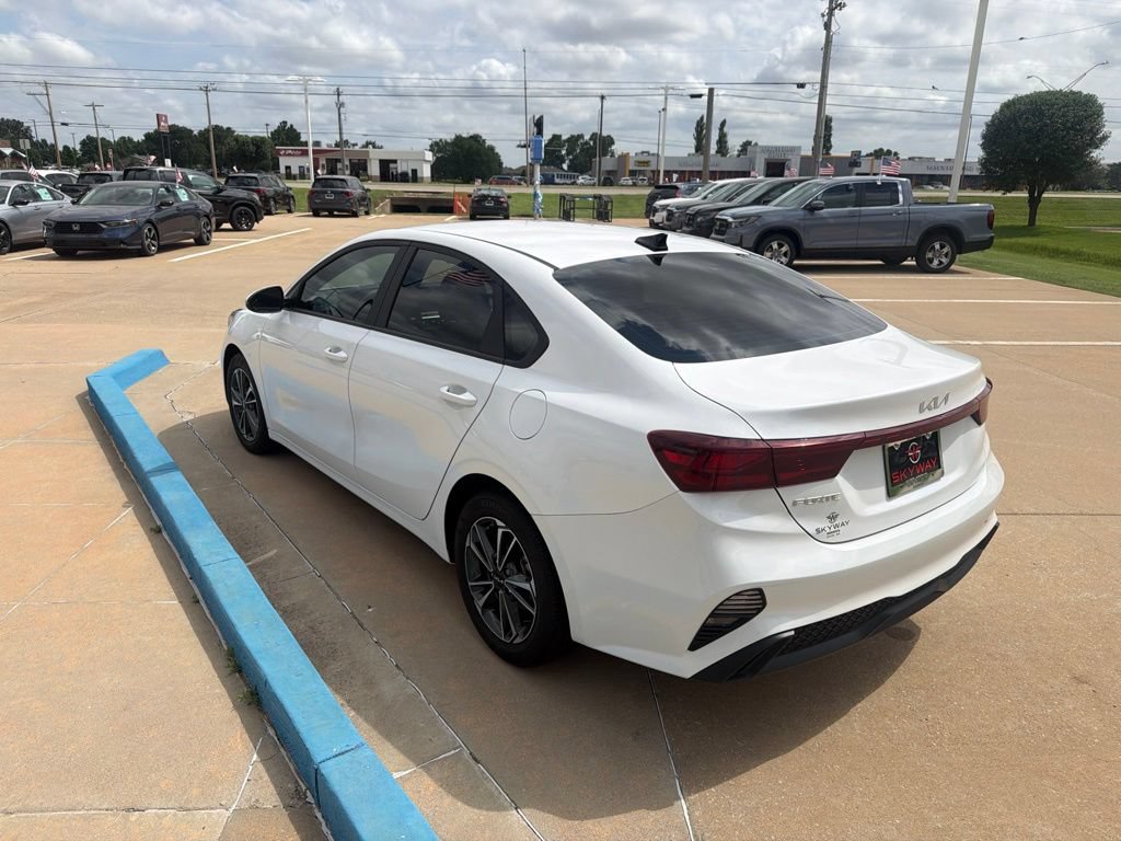 Used 2024 Kia Forte LXS w/ LXS Technology Package FWD image 11