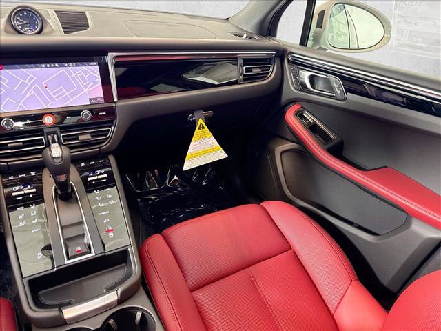 Used 2026 Porsche Macan AWD/4WD image 22