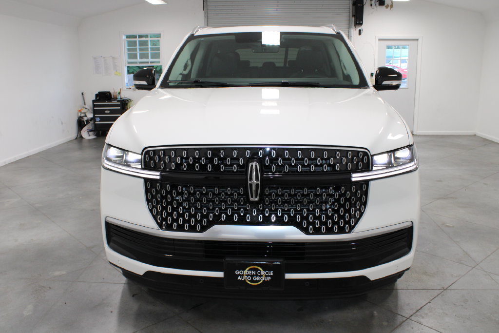 New 2027 Lincoln Navigator Reserve RWD image 2