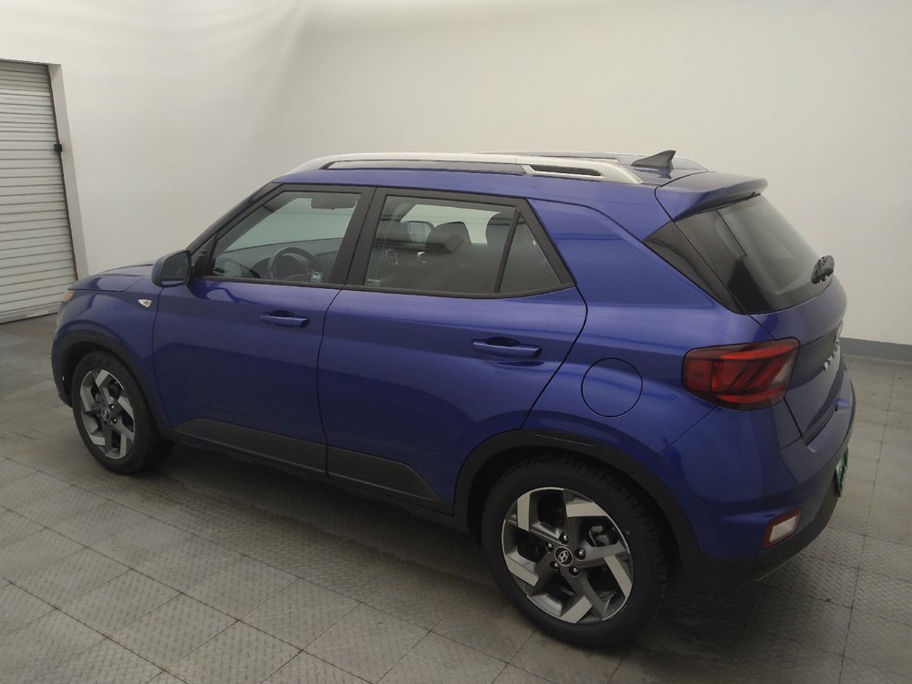 Used 2021 Hyundai Venue SEL FWD image 3