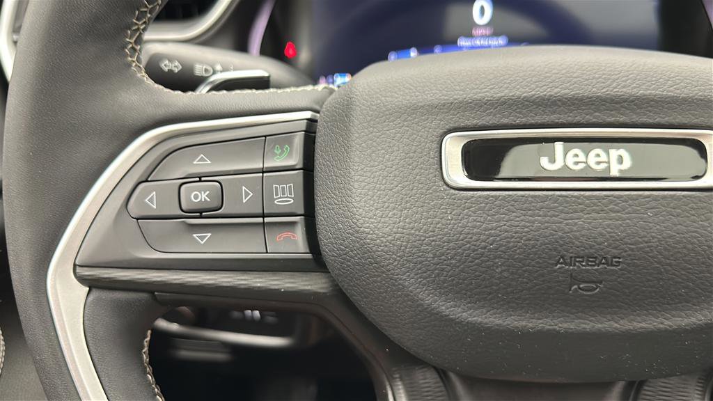 Used 2023 Jeep Grand Cherokee Laredo w/ Luxury Tech Group I AWD/4WD image 20