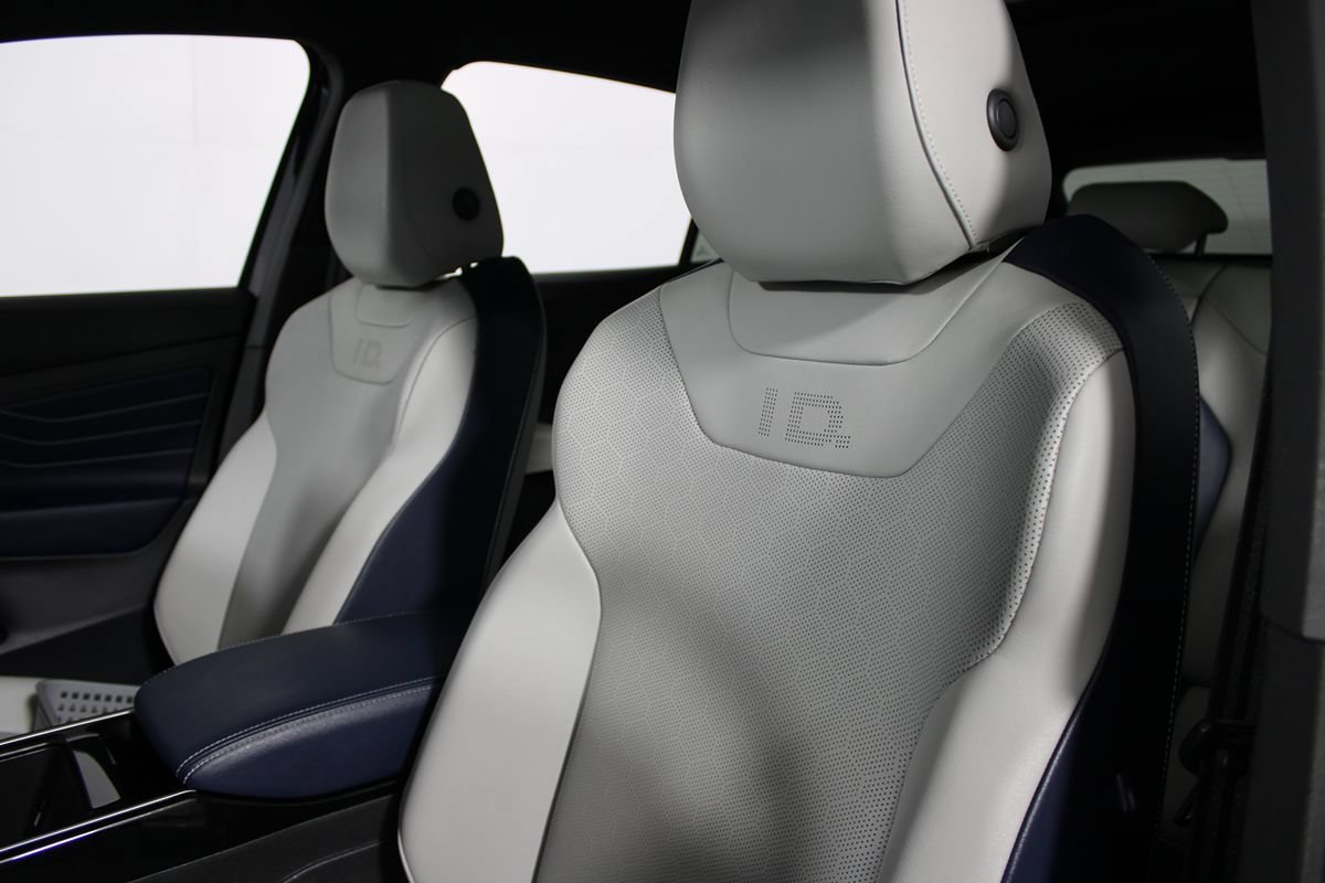 Used 2023 Volkswagen ID.4 Pro S AWD/4WD image 11