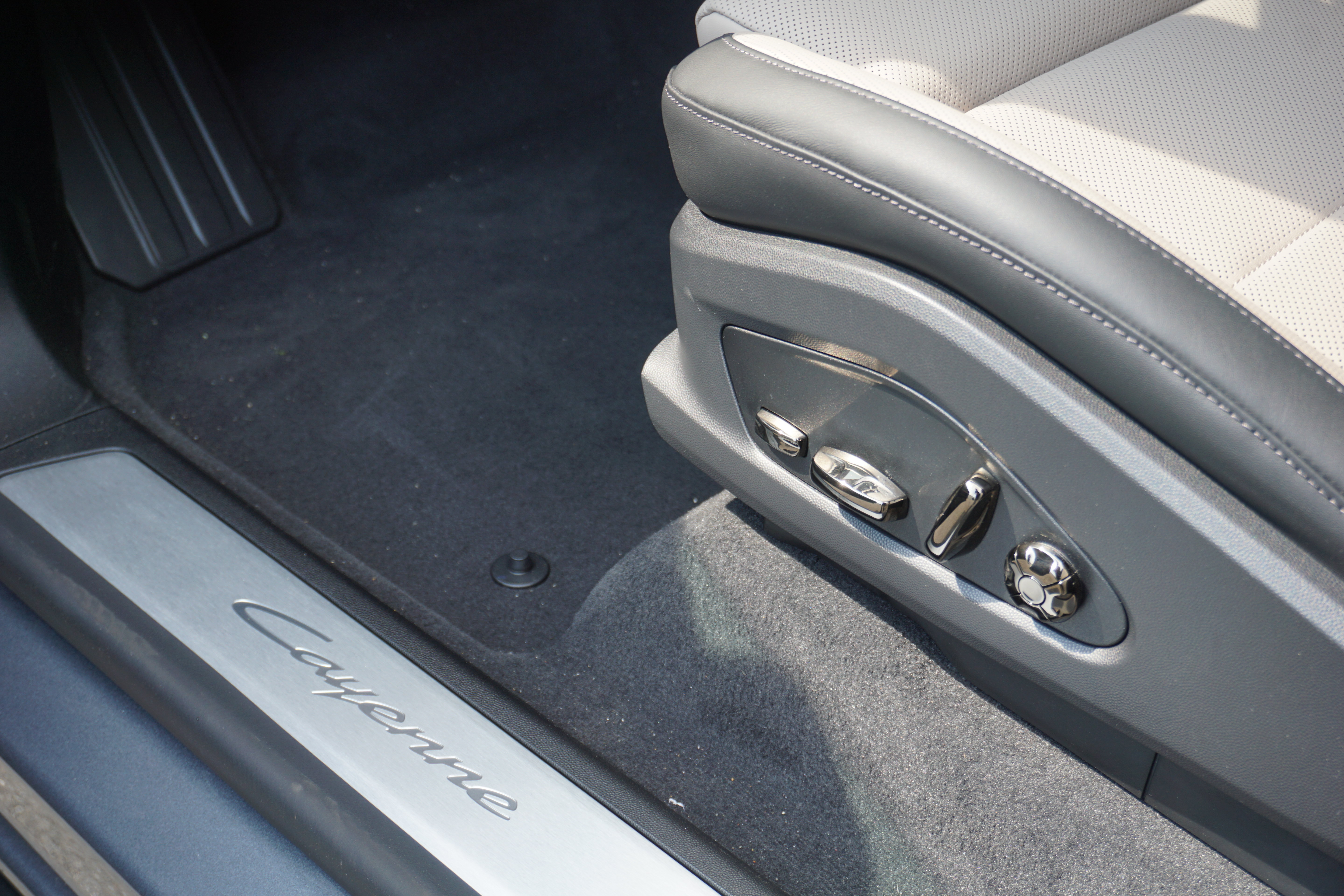 New 2026 Porsche Cayenne Electric AWD/4WD image 15