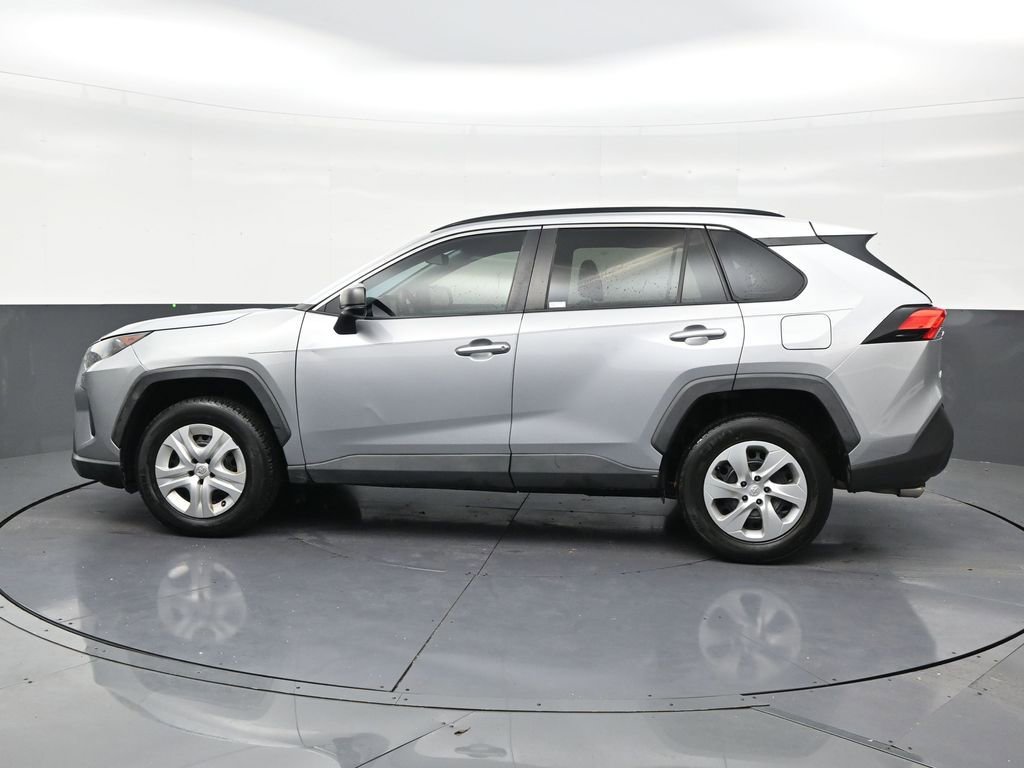 Used 2020 Toyota RAV4 LE FWD image 2