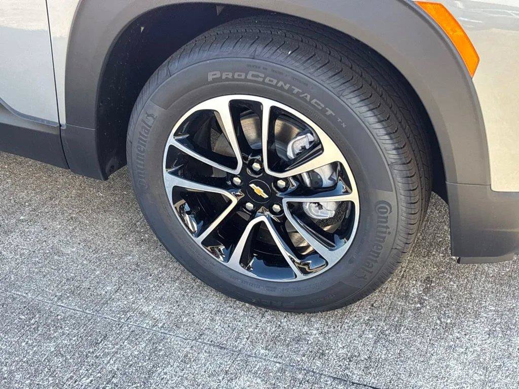 Used 2026 Chevrolet TrailBlazer LT w/ Driver Confidence Package FWD image 8