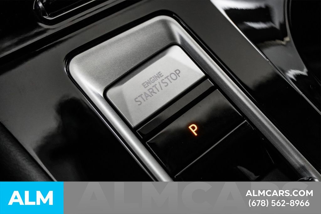 Used 2025 Volkswagen Atlas SE image 31