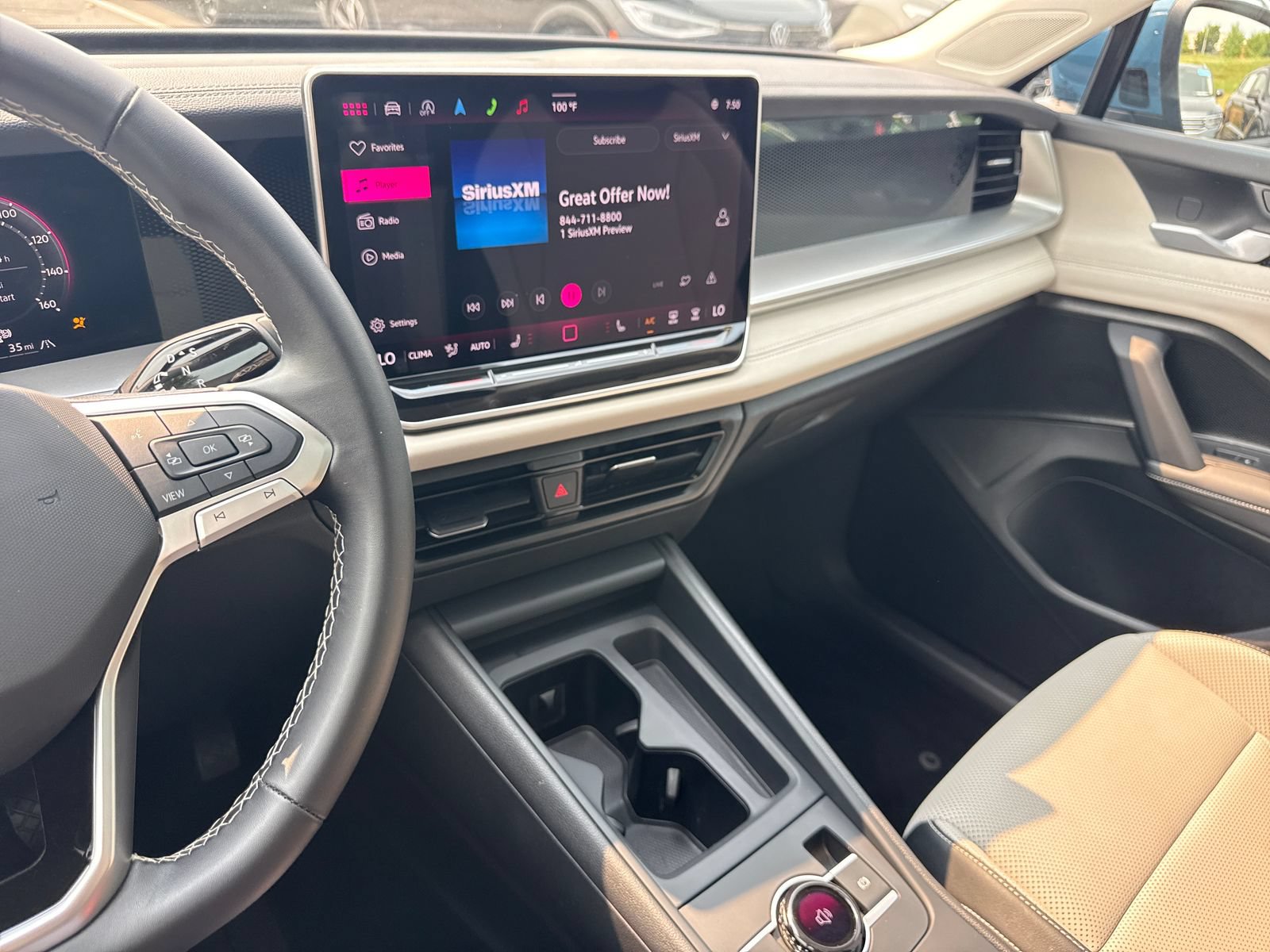 Used 2025 Volkswagen Tiguan SE w/ Panoramic Sunroof Package AWD/4WD image 18
