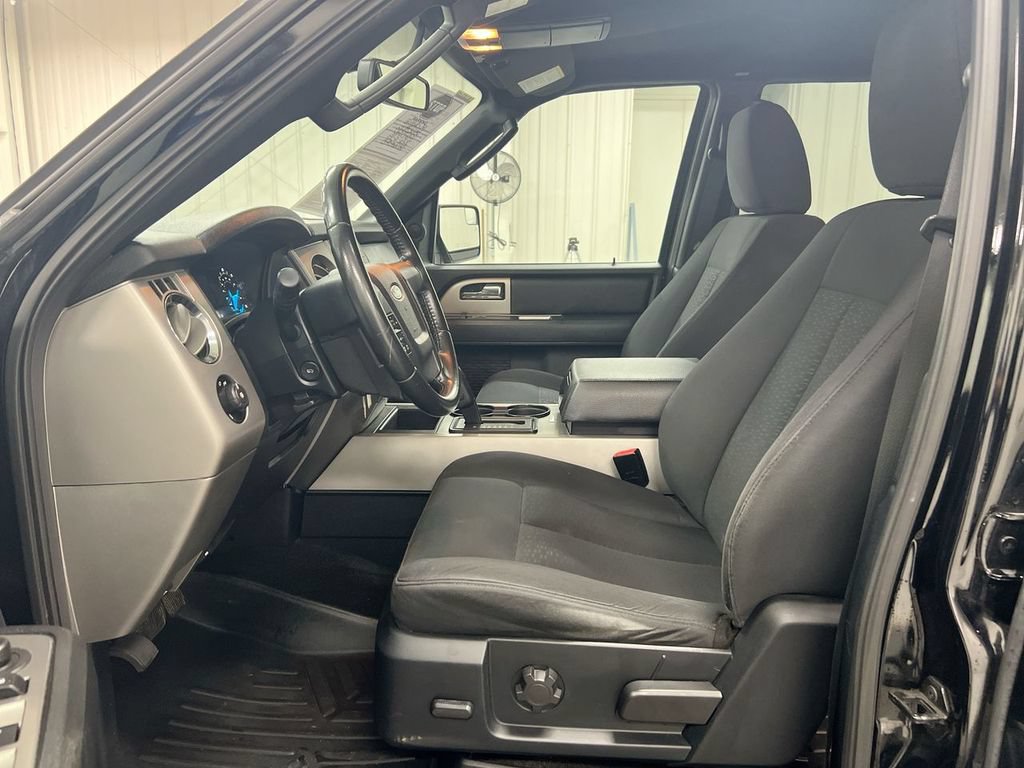 Used 2016 Ford Expedition XLT AWD/4WD image 19