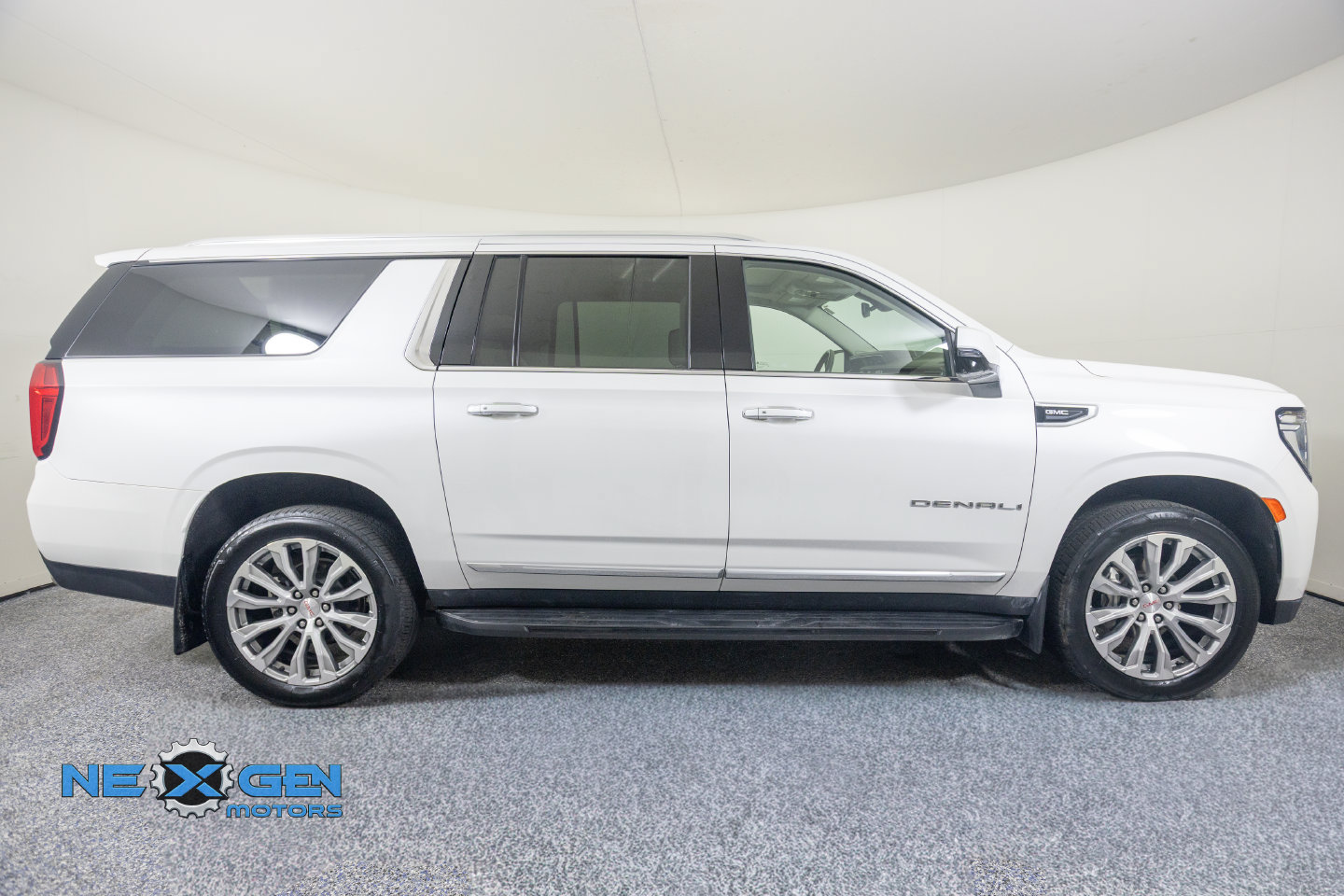 Used 2022 GMC Yukon XL Denali AWD/4WD image 39