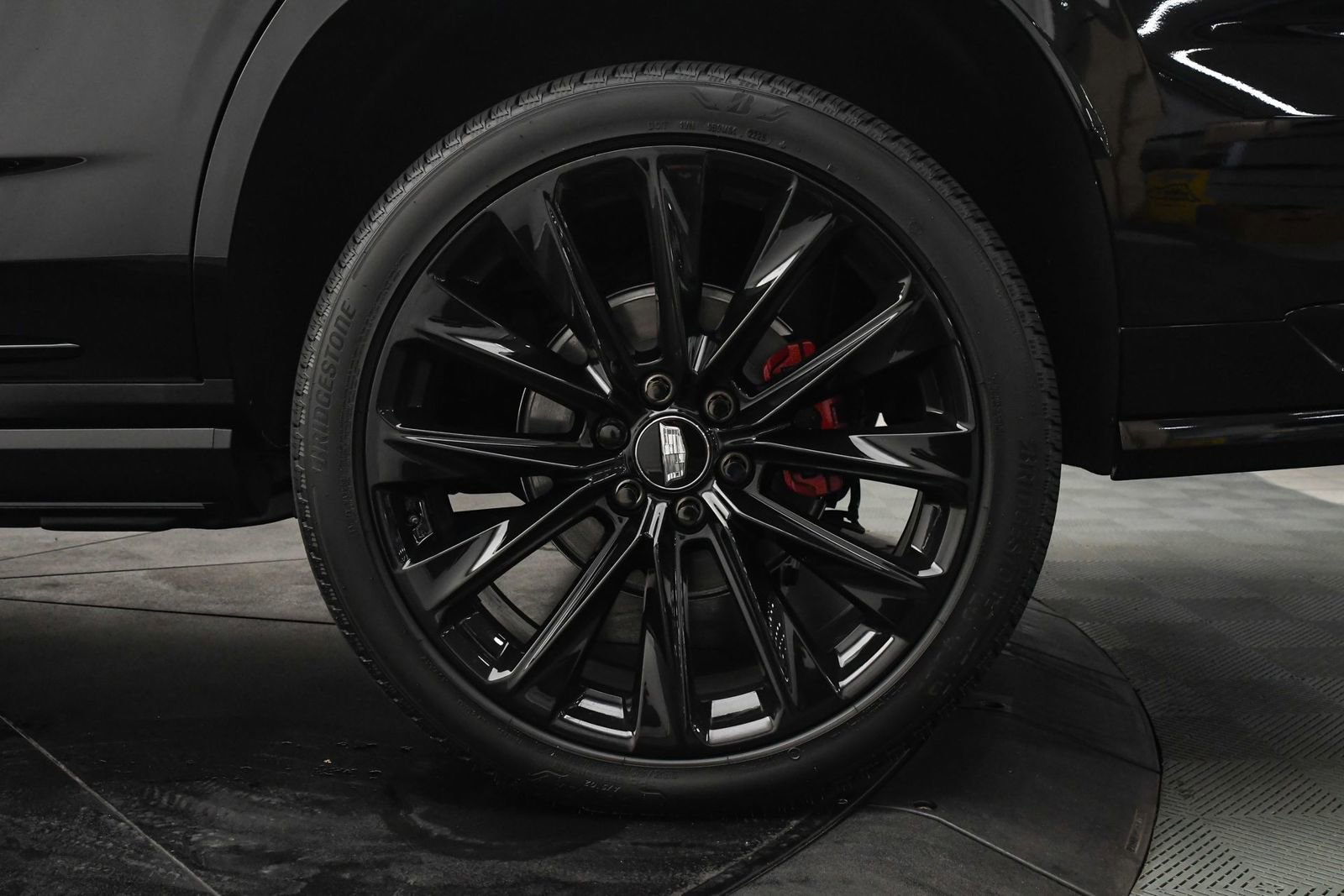 Used 2025 Cadillac Escalade V w/ LPO, ONYX Package image 34