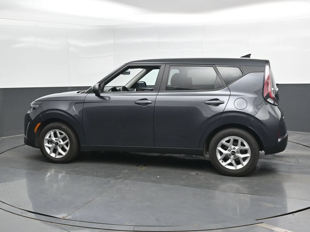 Used 2025 Kia Soul LX w/ LX Technology Package FWD image 8