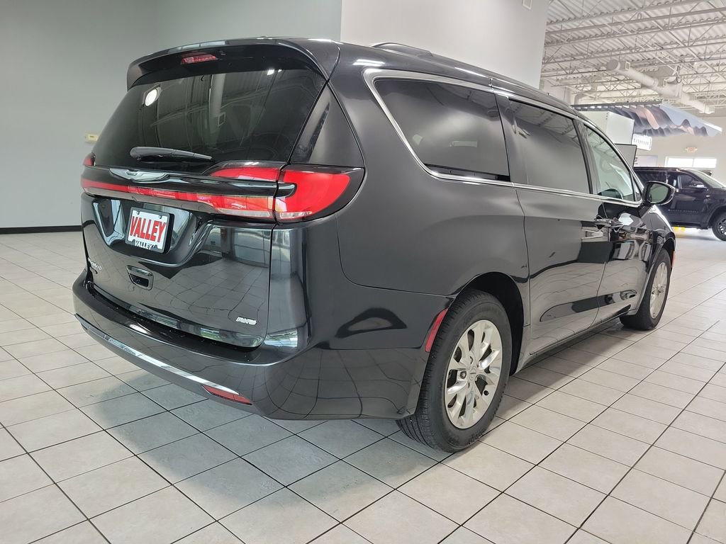Used 2022 Chrysler Pacifica Touring-L AWD/4WD image 10