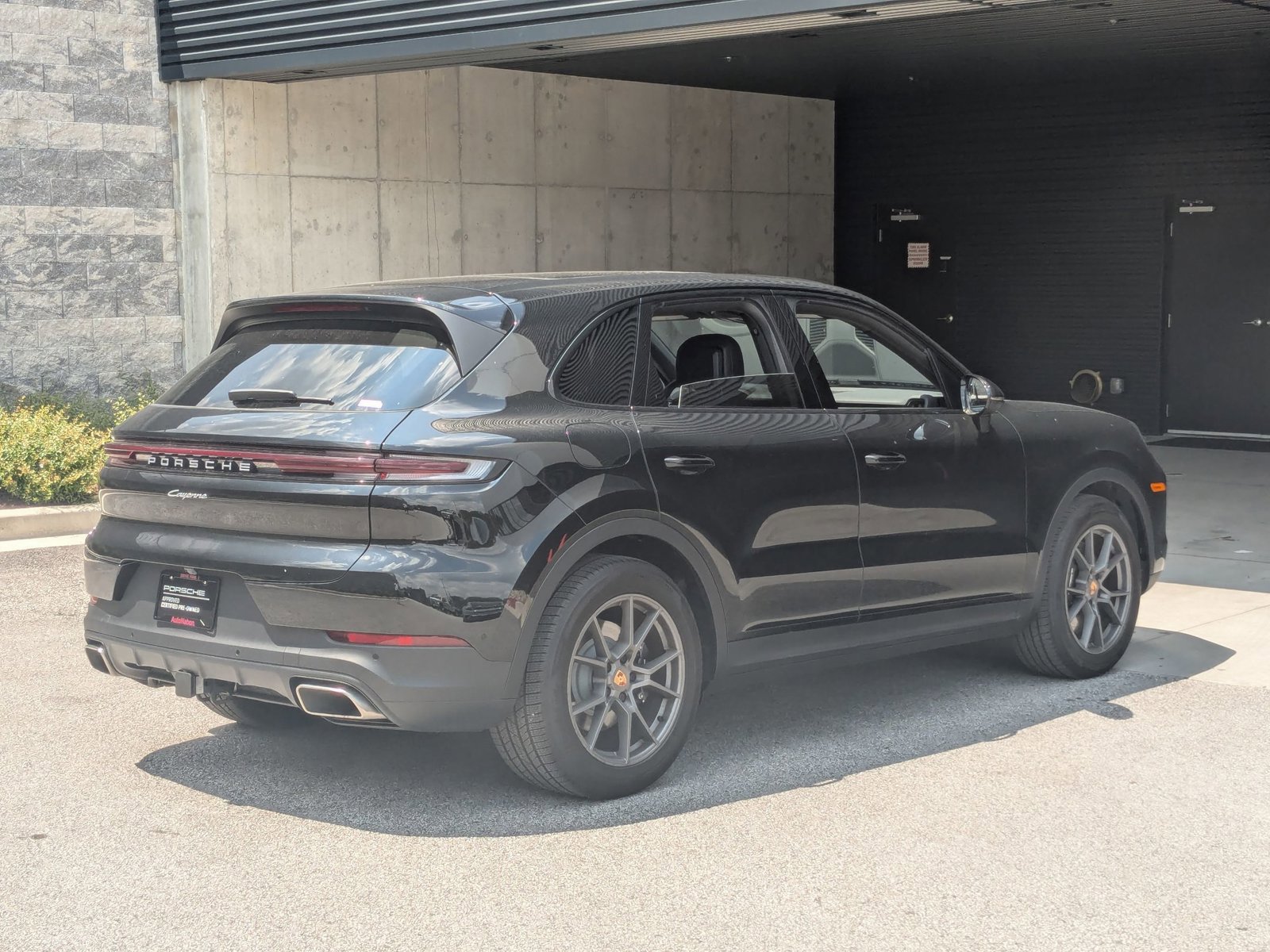 Certified 2025 Porsche Cayenne image 9