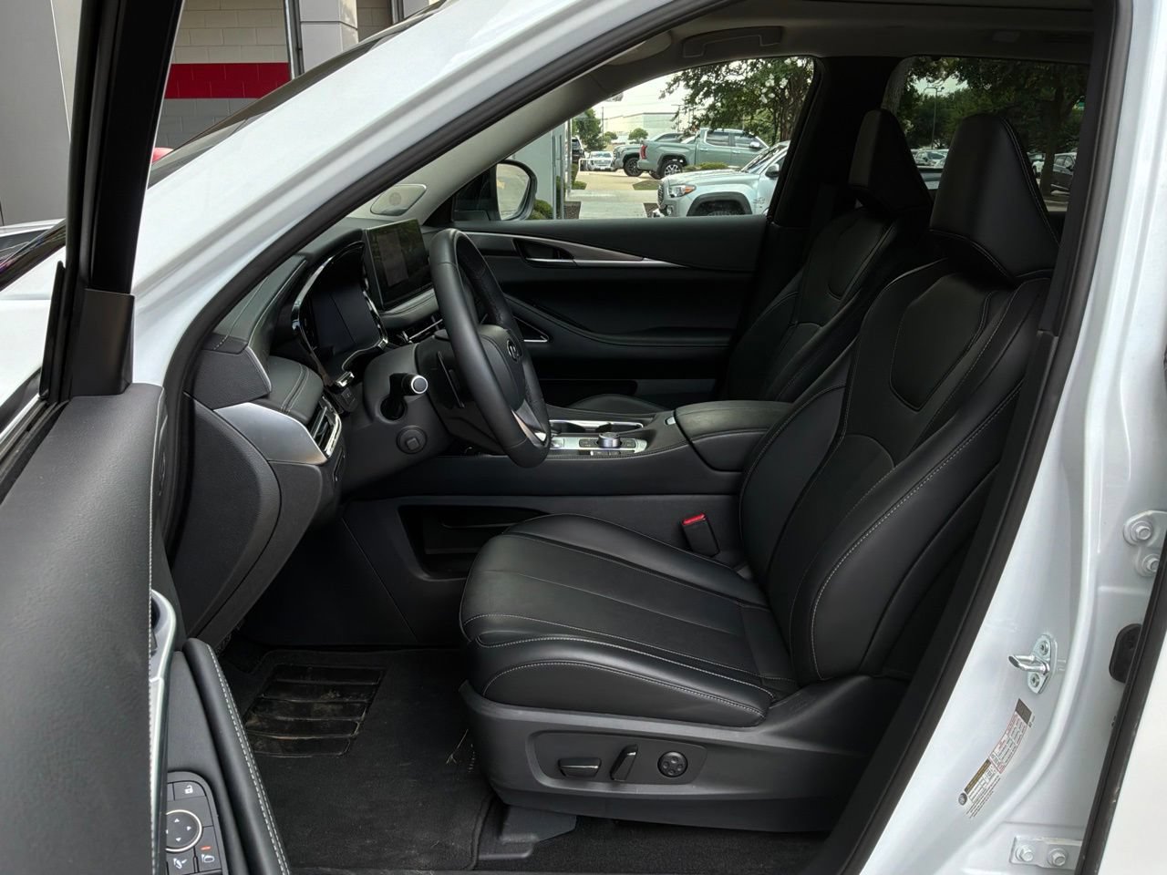 Used 2026 INFINITI QX60 Luxe FWD image 9