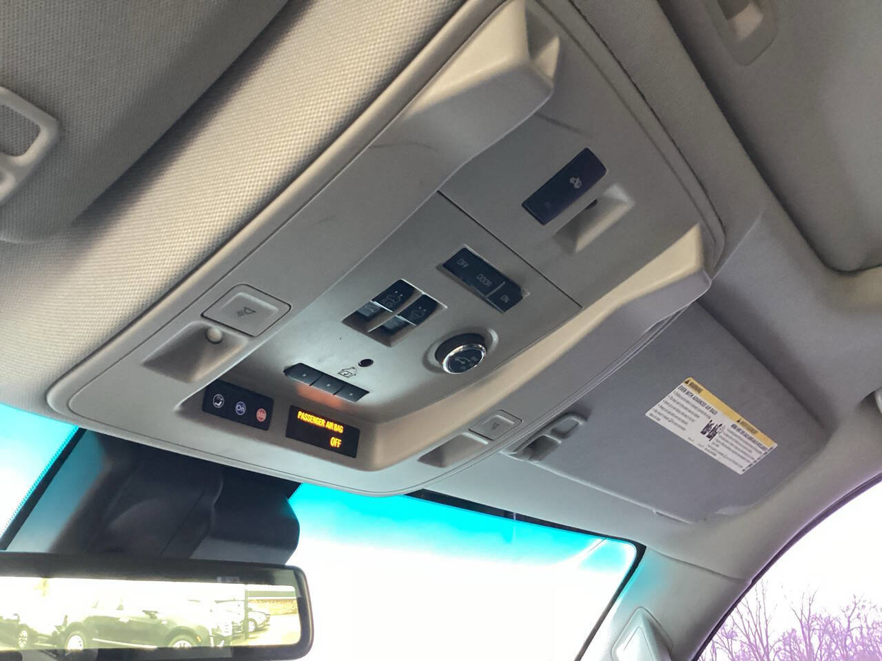 Used 2017 Cadillac Escalade ESV Luxury AWD/4WD image 19