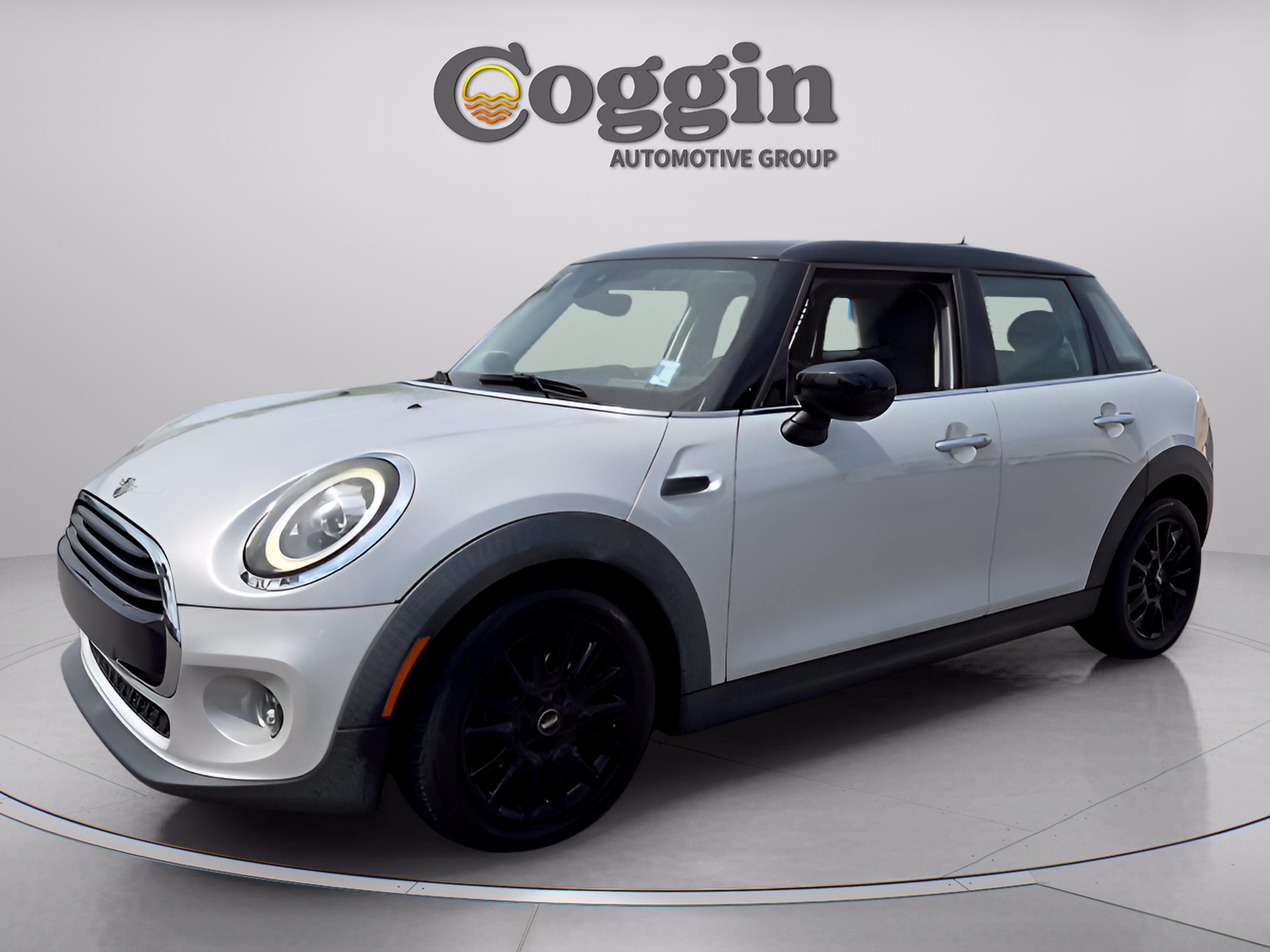 Used 2021 MINI Cooper 4-Door Hardtop w/ 6.5" Touchscreen Package FWD image 1
