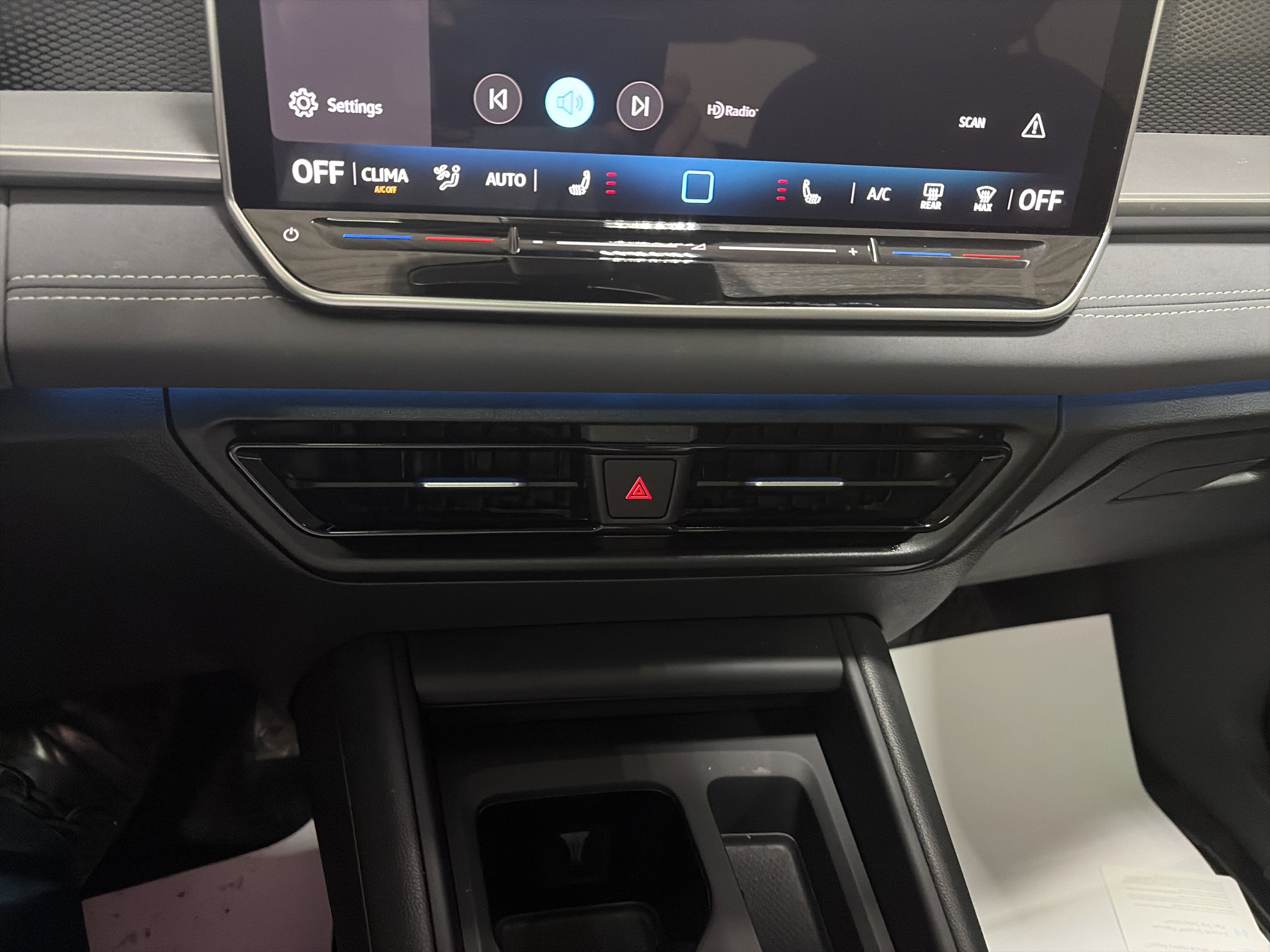 Certified 2025 Volkswagen Tiguan SE image 22