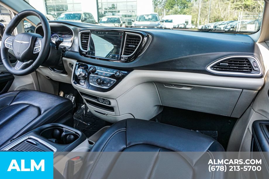 Used 2024 Chrysler Pacifica Touring-L FWD image 26