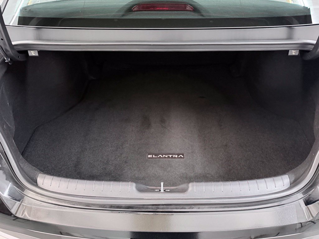 Used 2026 Hyundai Elantra SE FWD image 31