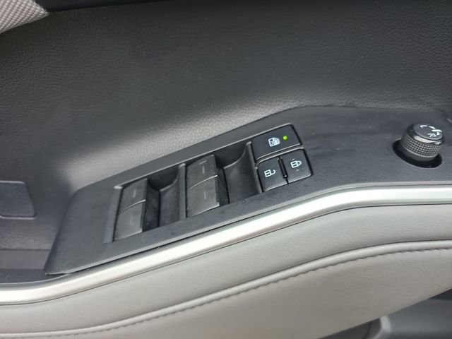 Used 2021 Toyota Highlander L image 42