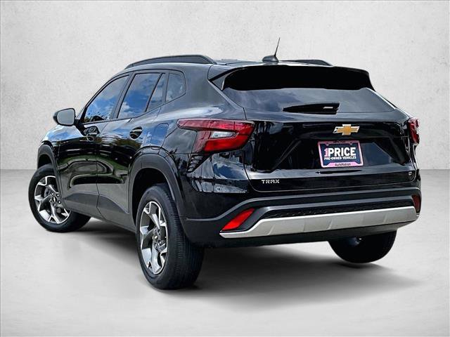 Used 2025 Chevrolet Trax LT FWD image 13